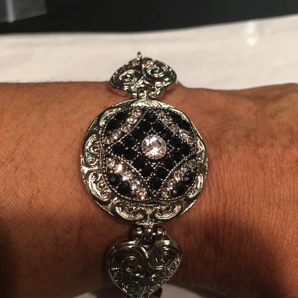 Bracelet 🌺💗💐Never worn